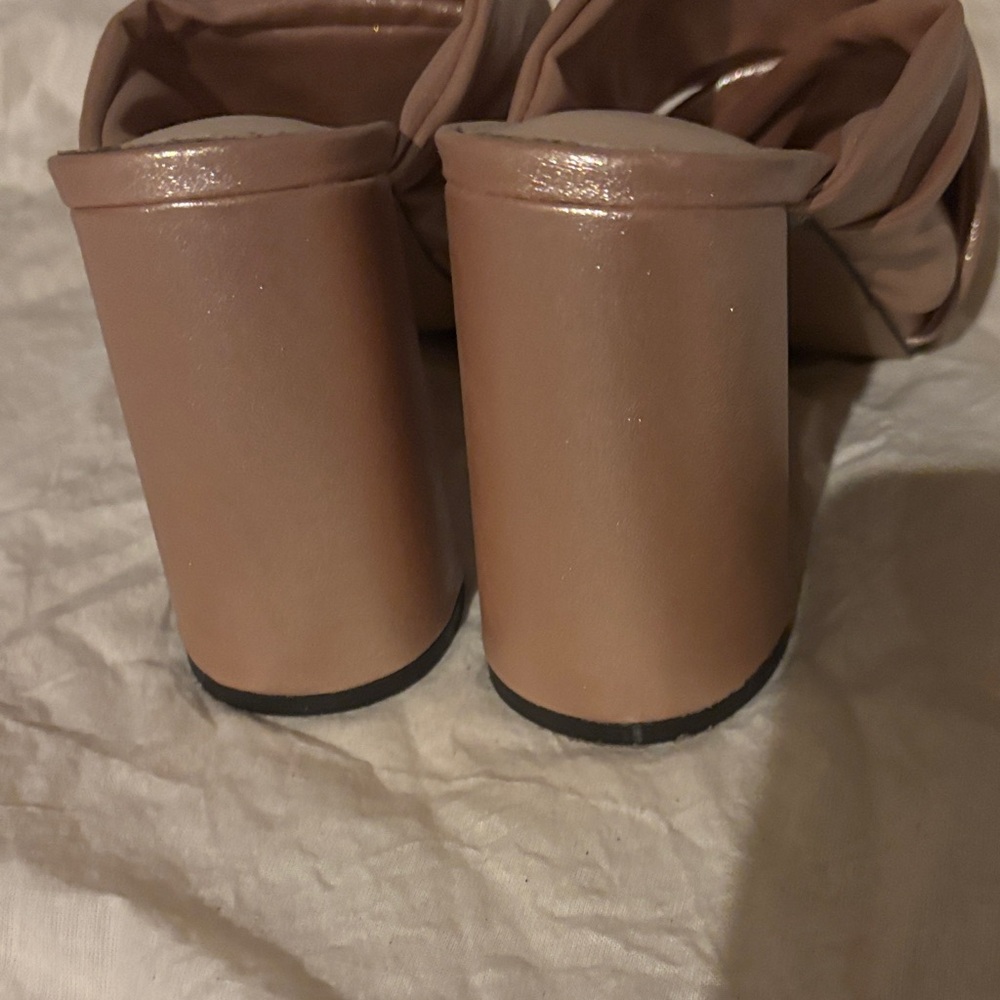 Adrienne Vittadini Metallic Blush Knot Mules - Picture 3 of 5